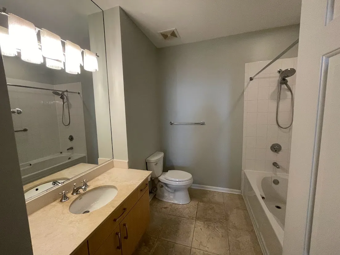 2040 W Belmont Ave 60618 60618-unit#404-Chicago-IL