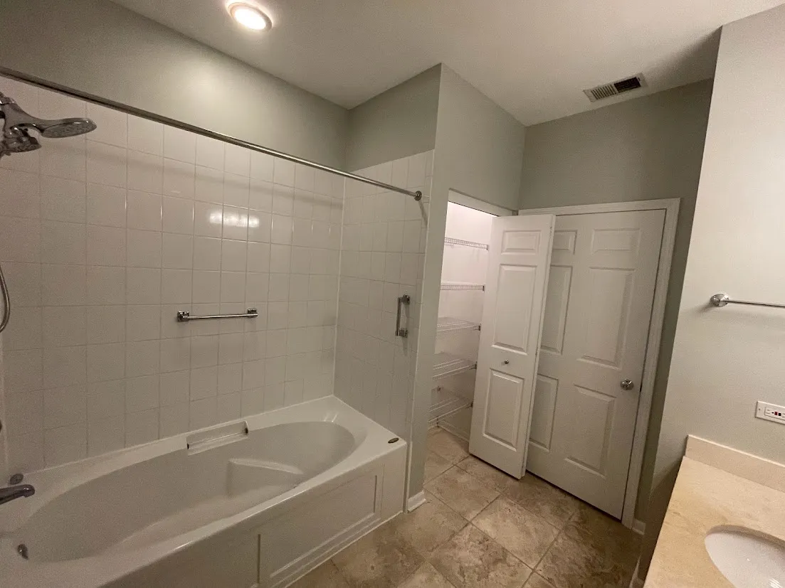2040 W Belmont Ave 60618 60618-unit#404-Chicago-IL