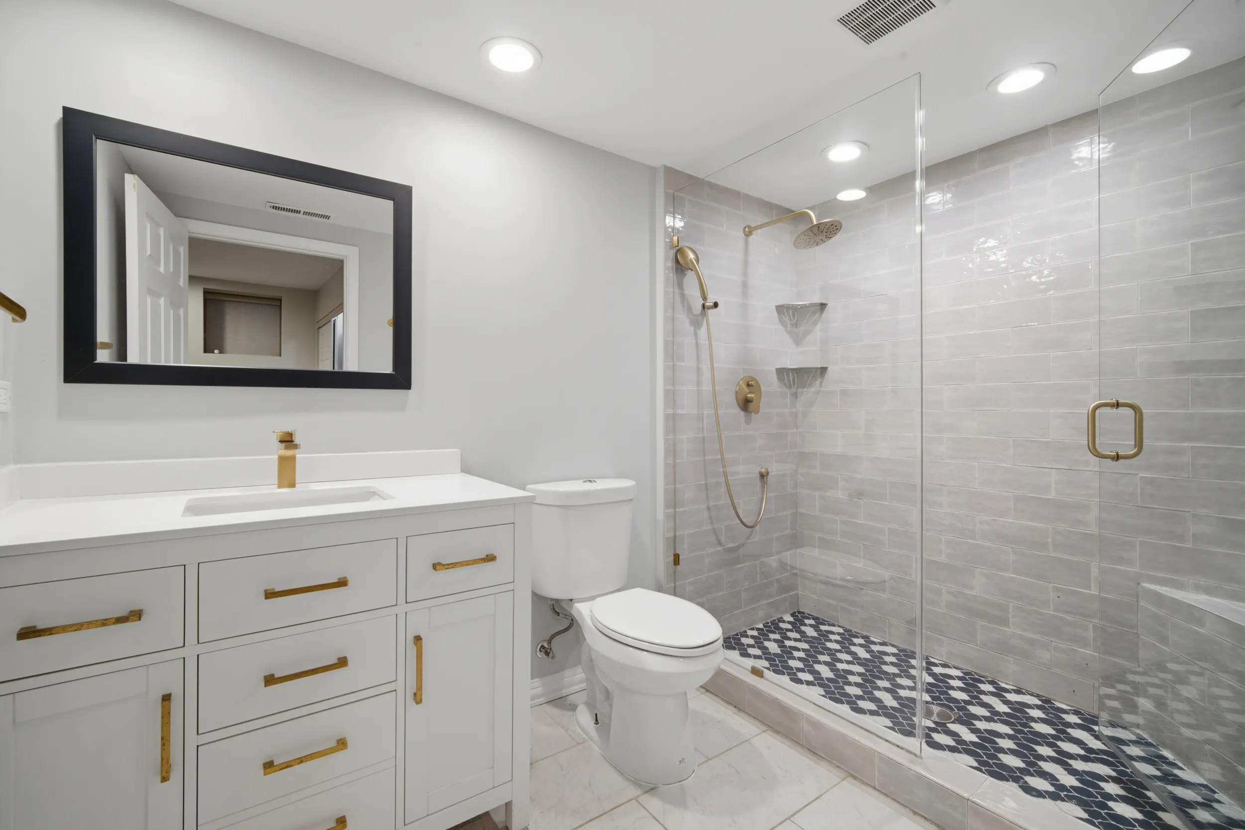 626 W Buckingham Pl   60657 60657-unit#1E-Chicago-IL