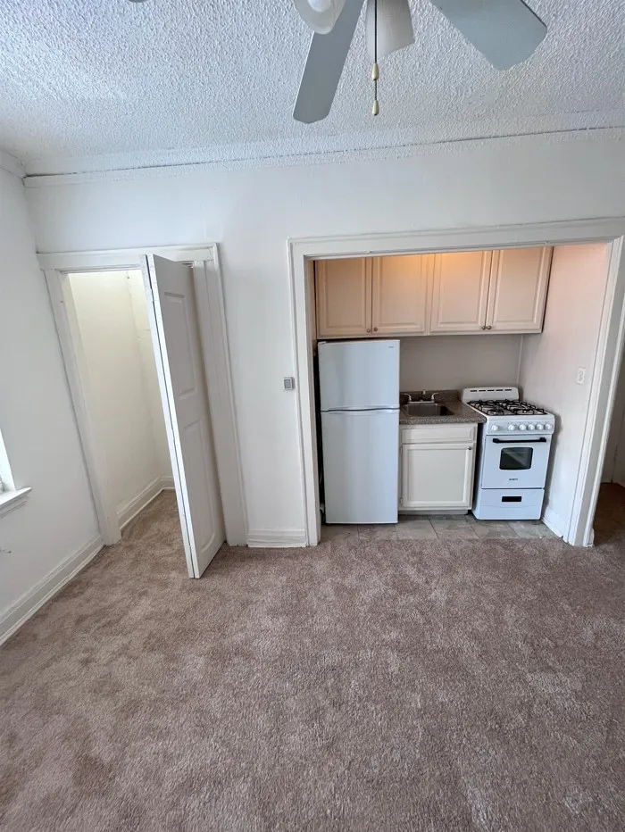 640 W Briar Pl 60657 60657-unit#104-Chicago-IL