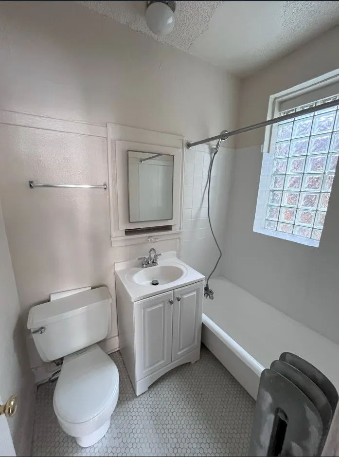 640 W Briar Pl 60657 60657-unit#104-Chicago-IL