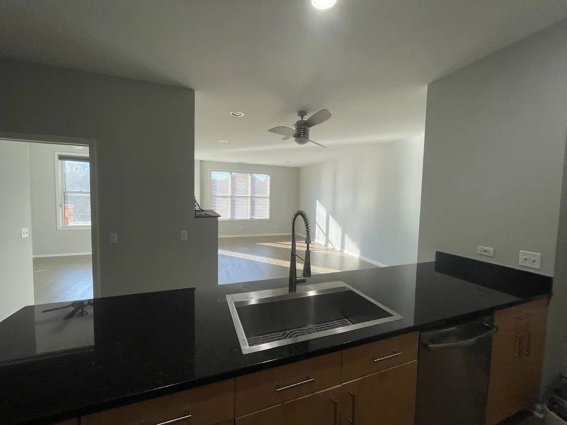 2040 W Belmont Ave 60618 60618-unit#404-Chicago-IL