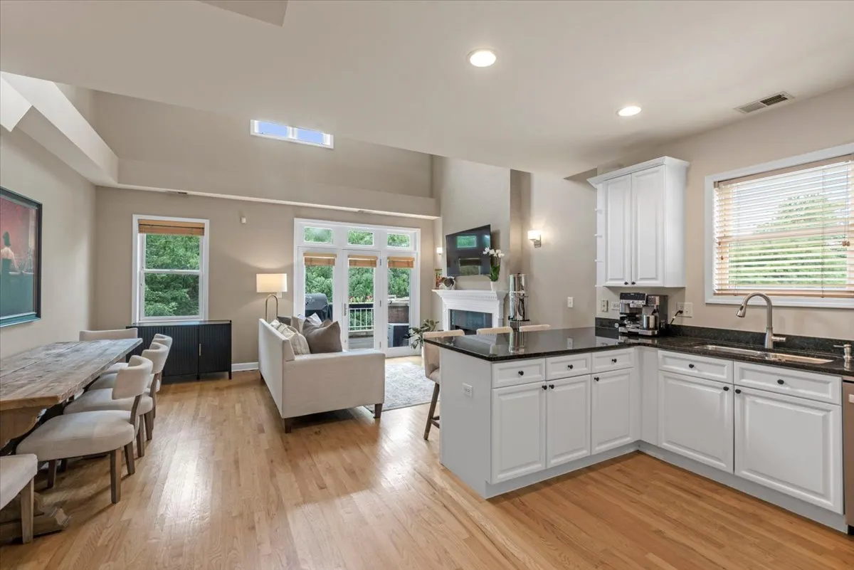 2855 N Damen Ave 60618 60618-unit#3-Chicago-IL