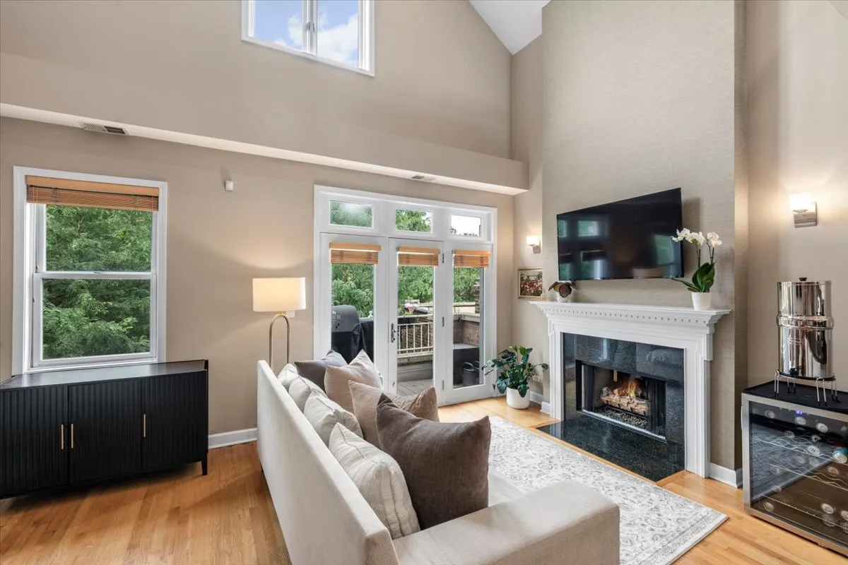 2855 N Damen Ave 60618 60618-unit#3-Chicago-IL