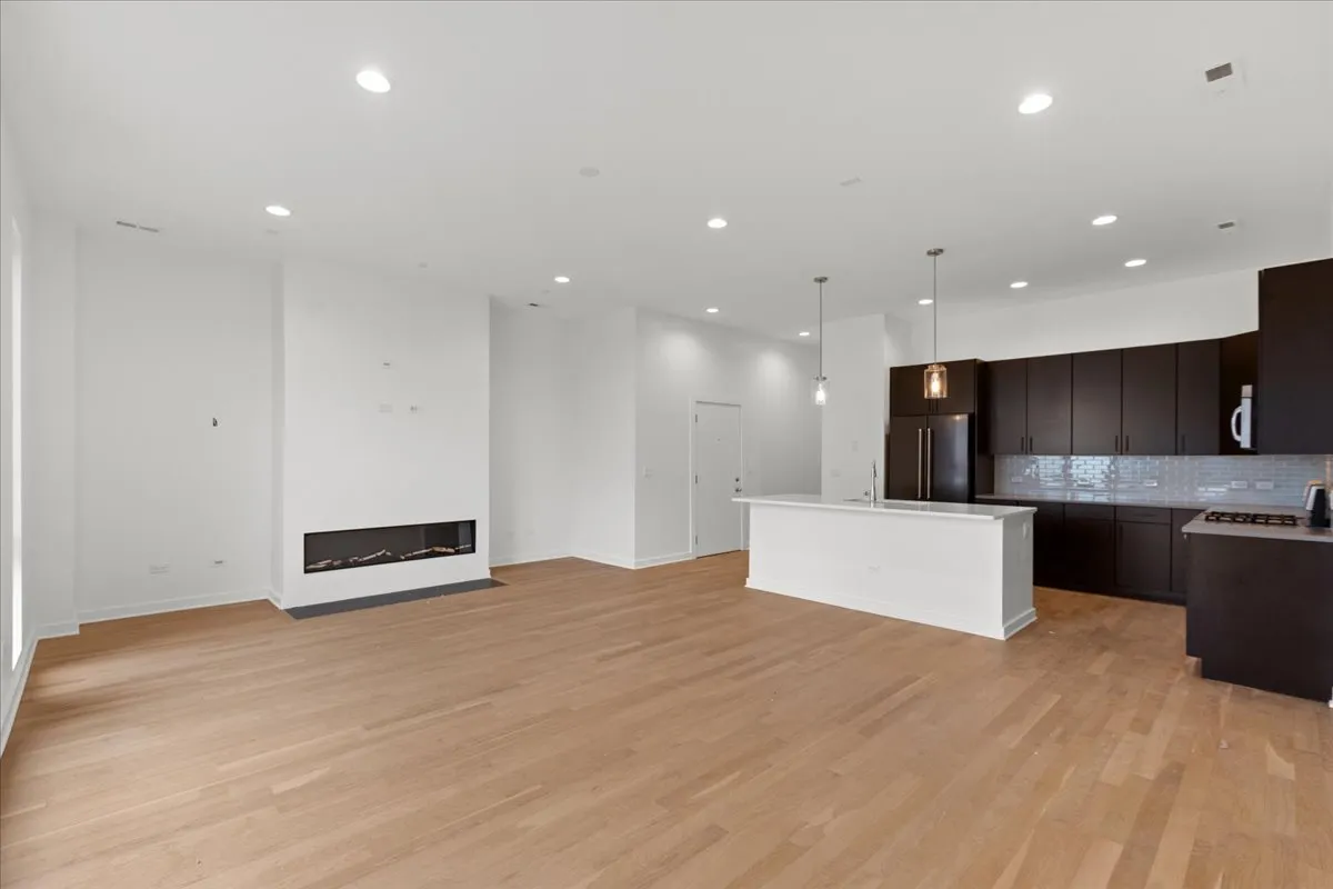 1651 W.  Ave 60622-West Town 1651-unit#2E-Chicago-IL