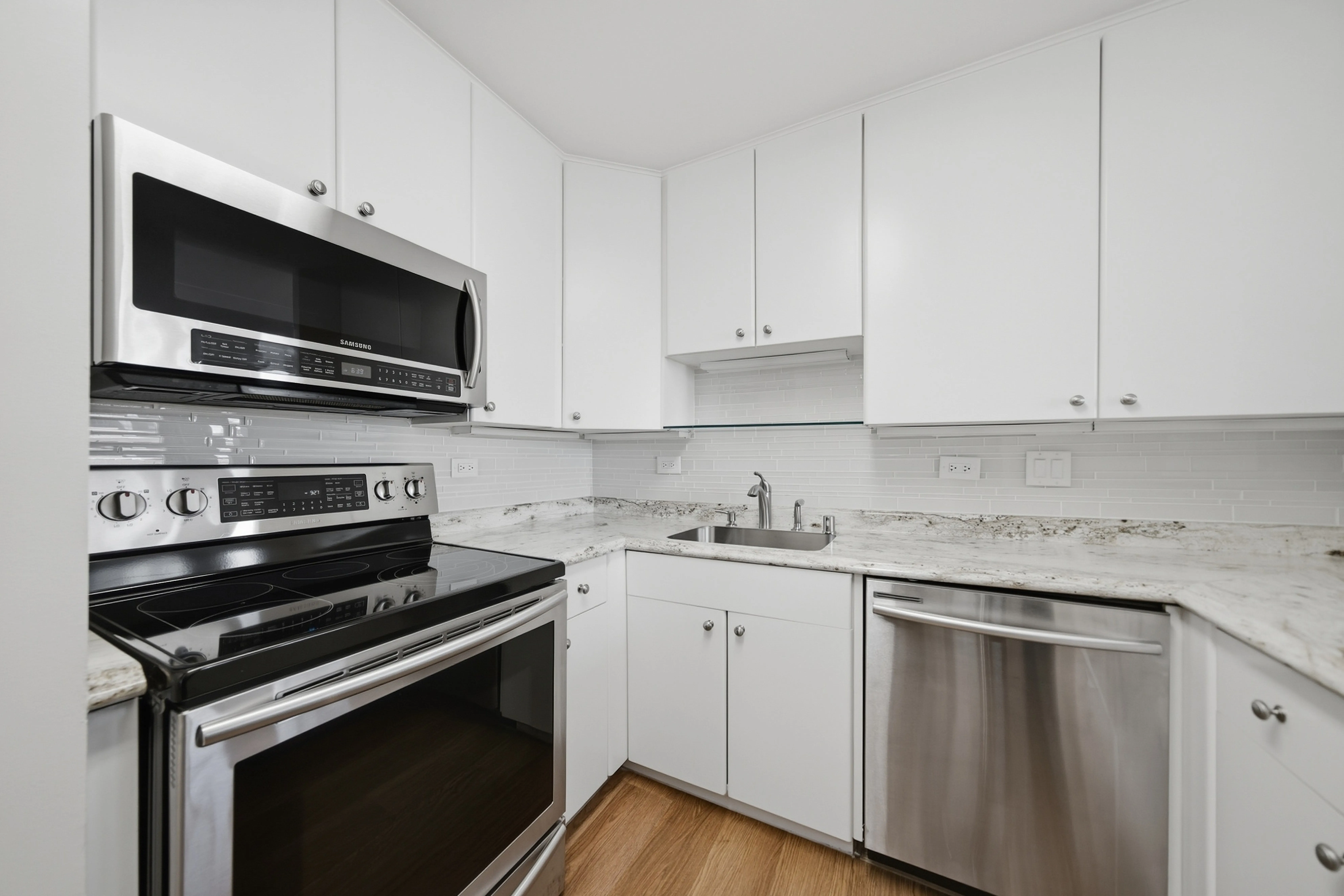 111 E Chestnut St 60611 60611-unit#18DE 2bed+-Chicago-IL