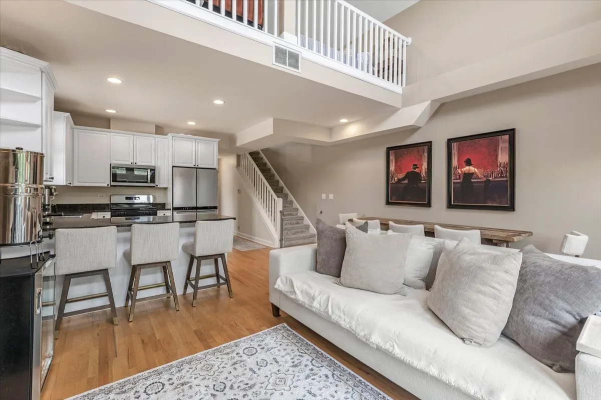 2855 N Damen Ave 60618 60618-unit#3-Chicago-IL