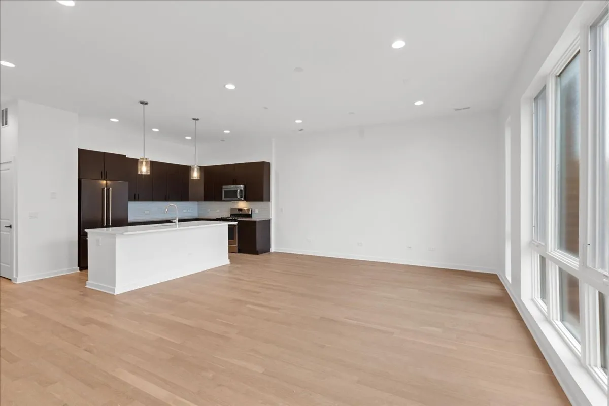 1651 W.  Ave 60622-West Town 1651-unit#2E-Chicago-IL