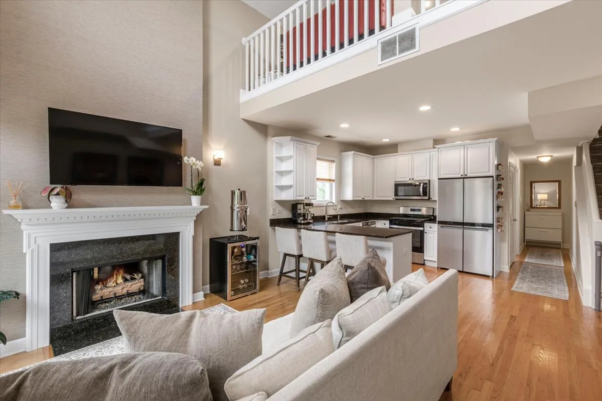 2855 N Damen Ave 60618 60618-unit#3-Chicago-IL