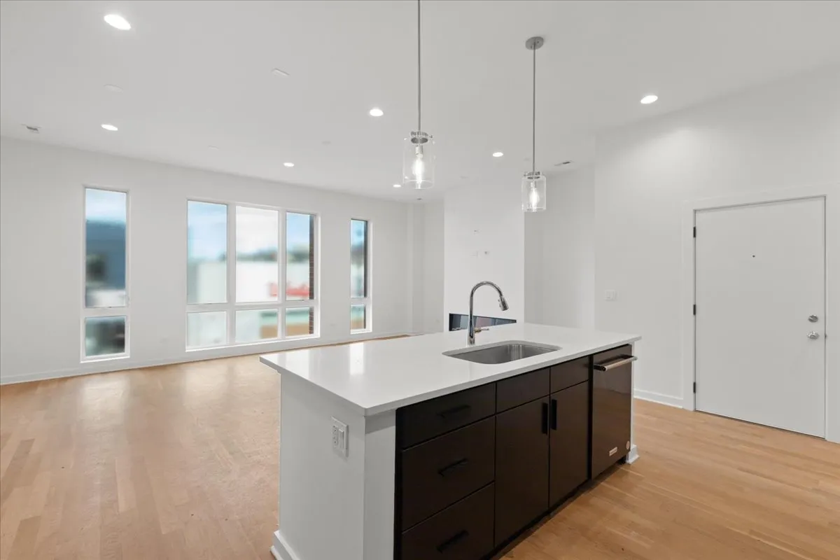 1651 W.  Ave 60622-West Town 1651-unit#2E-Chicago-IL