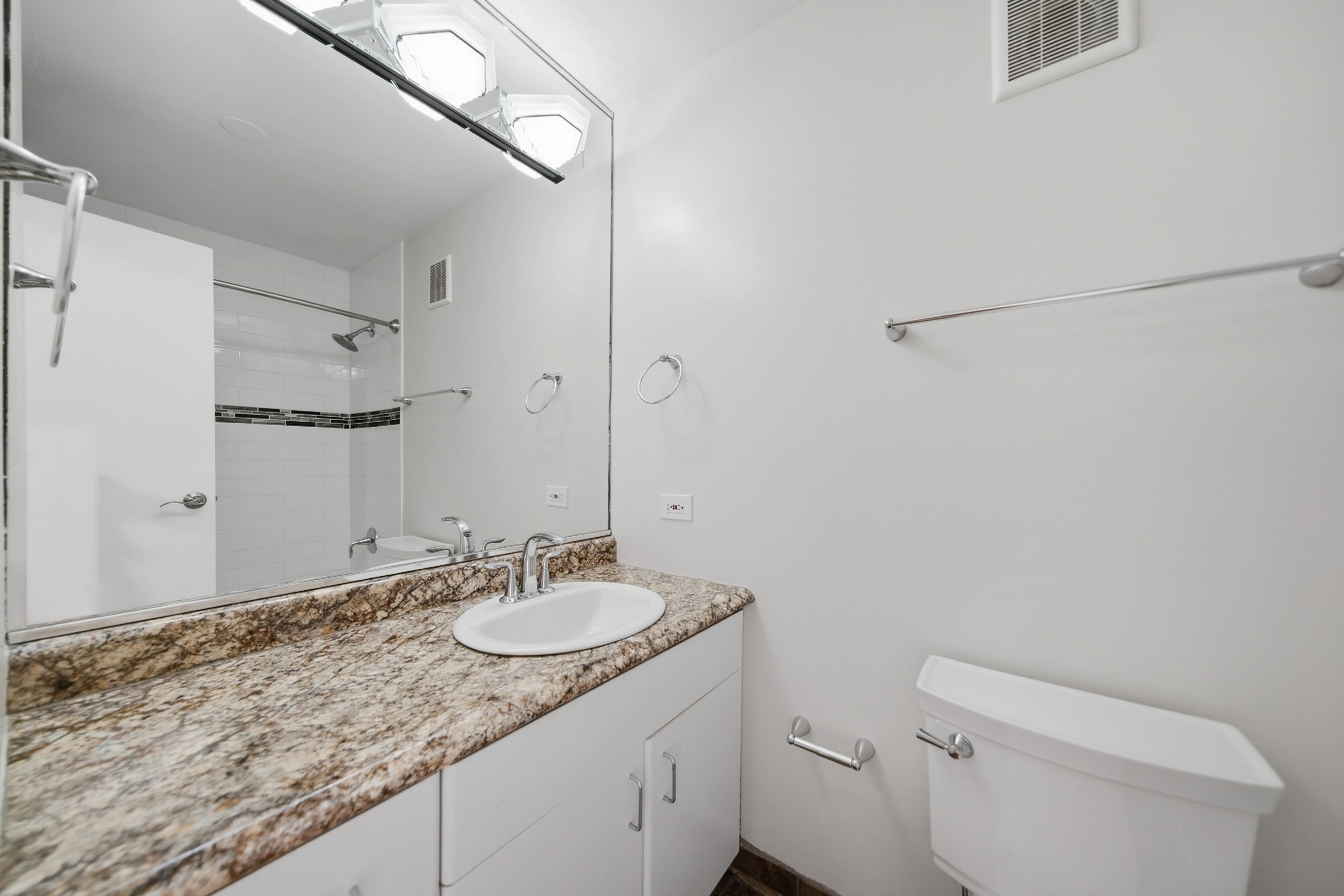 111 E Chestnut St 60611 60611-unit#18DE 2bed+-Chicago-IL