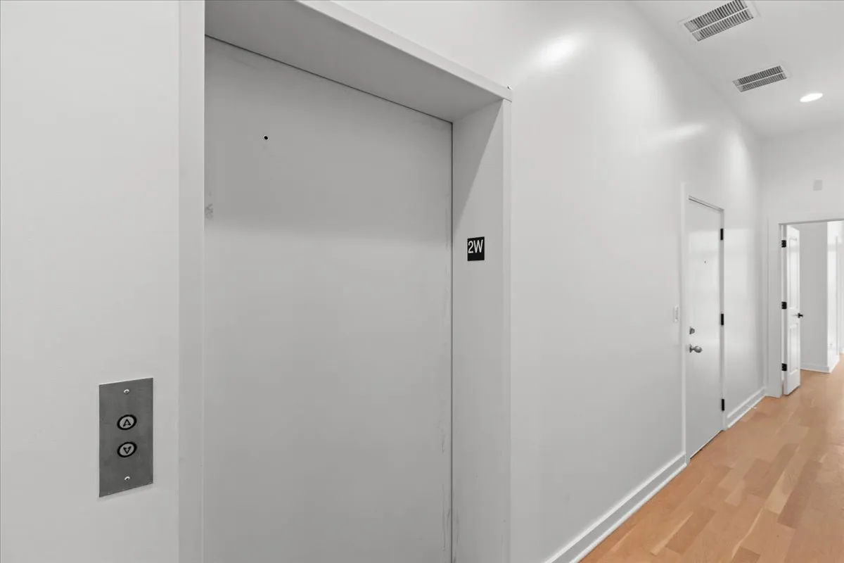1651 W.  Ave 60622-West Town 1651-unit#2E-Chicago-IL