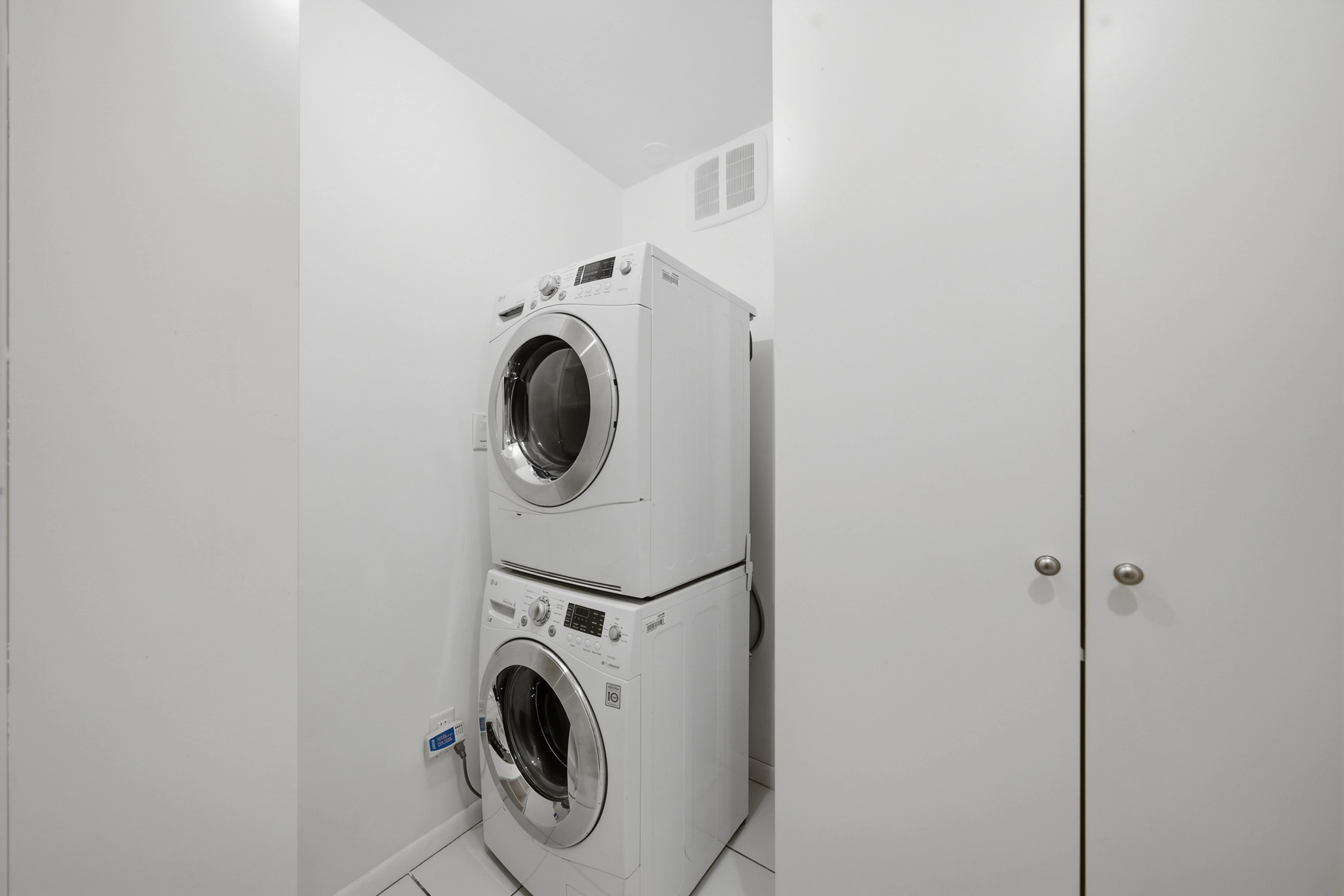 111 E Chestnut St 60611 60611-unit#18DE 2bed+-Chicago-IL