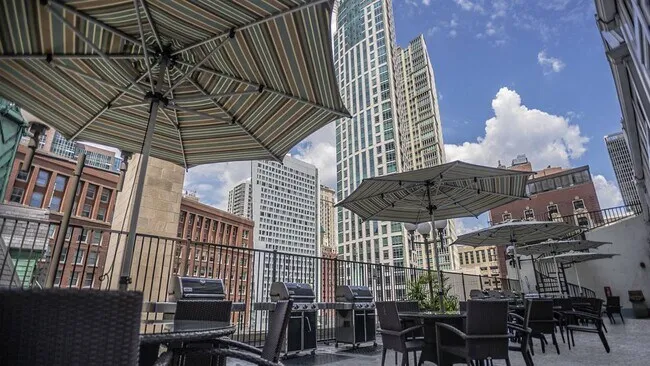 111 E Chestnut St 60611 60611-unit#18DE 2bed+-Chicago-IL