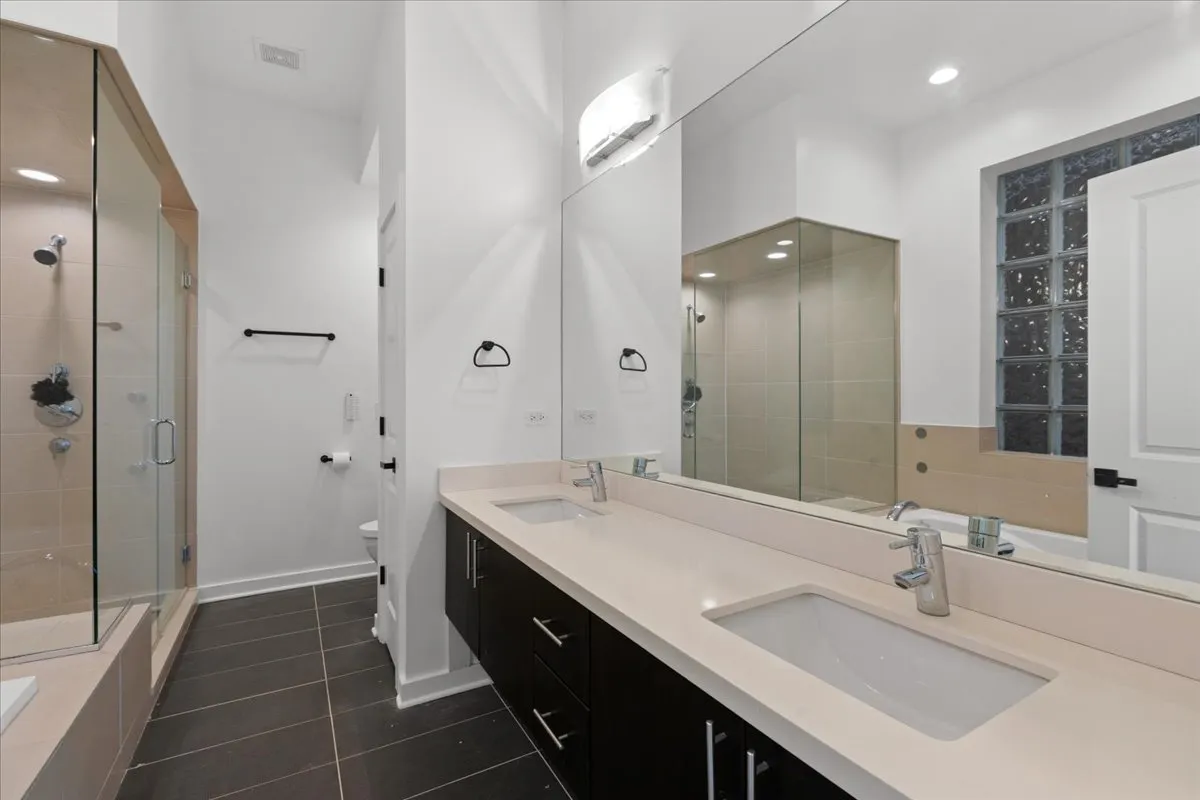 1651 W.  Ave 60622-West Town 1651-unit#2E-Chicago-IL