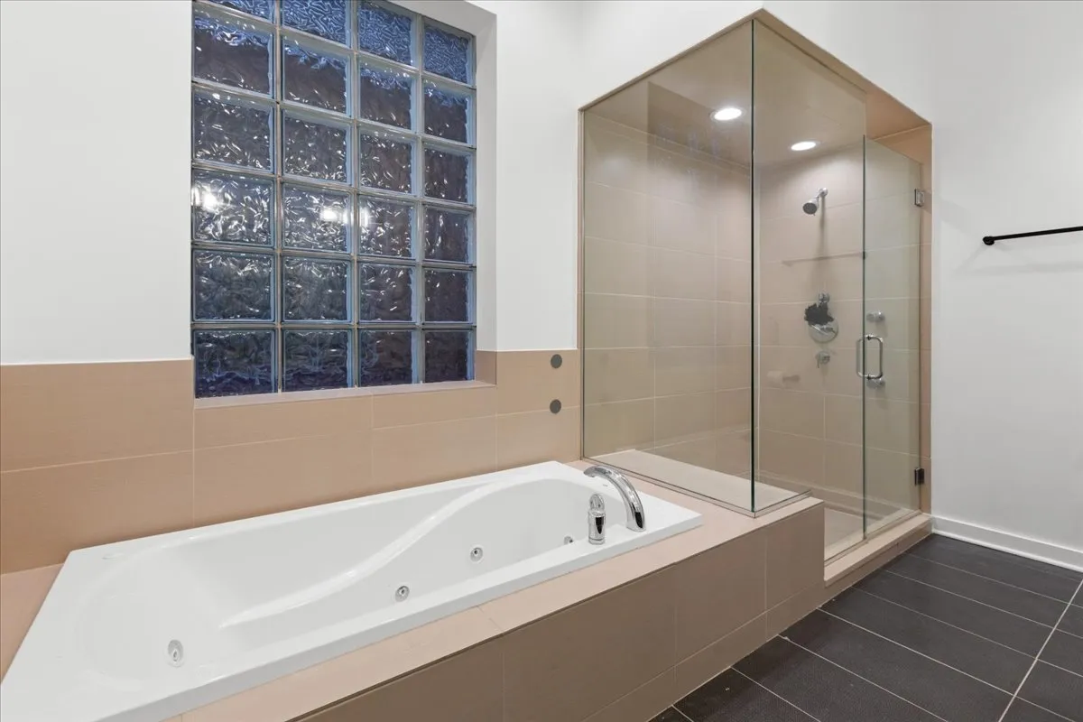 1651 W.  Ave 60622-West Town 1651-unit#2E-Chicago-IL