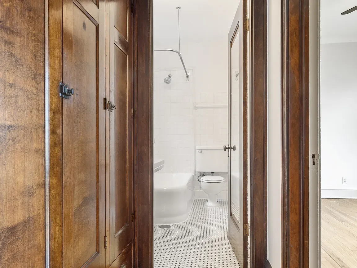2342 N Spaulding Ave   60647 60647-unit#204-Chicago-IL