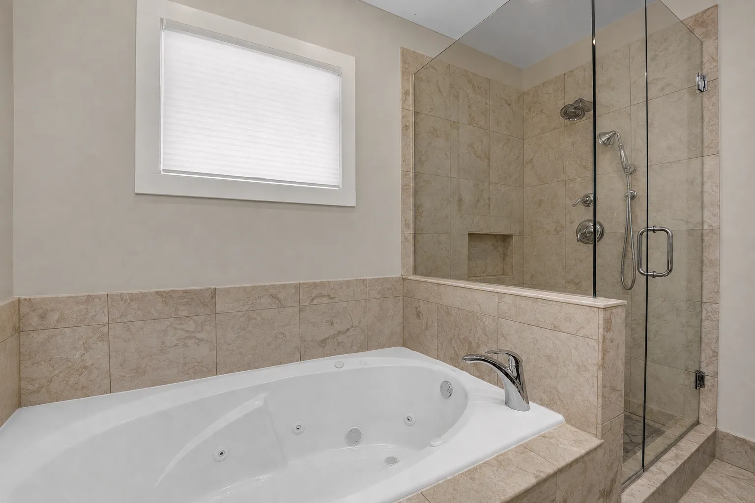 340 W Evergreen Ave   60610 60610-340 W Evergreen-unit#6E-Chicago-IL