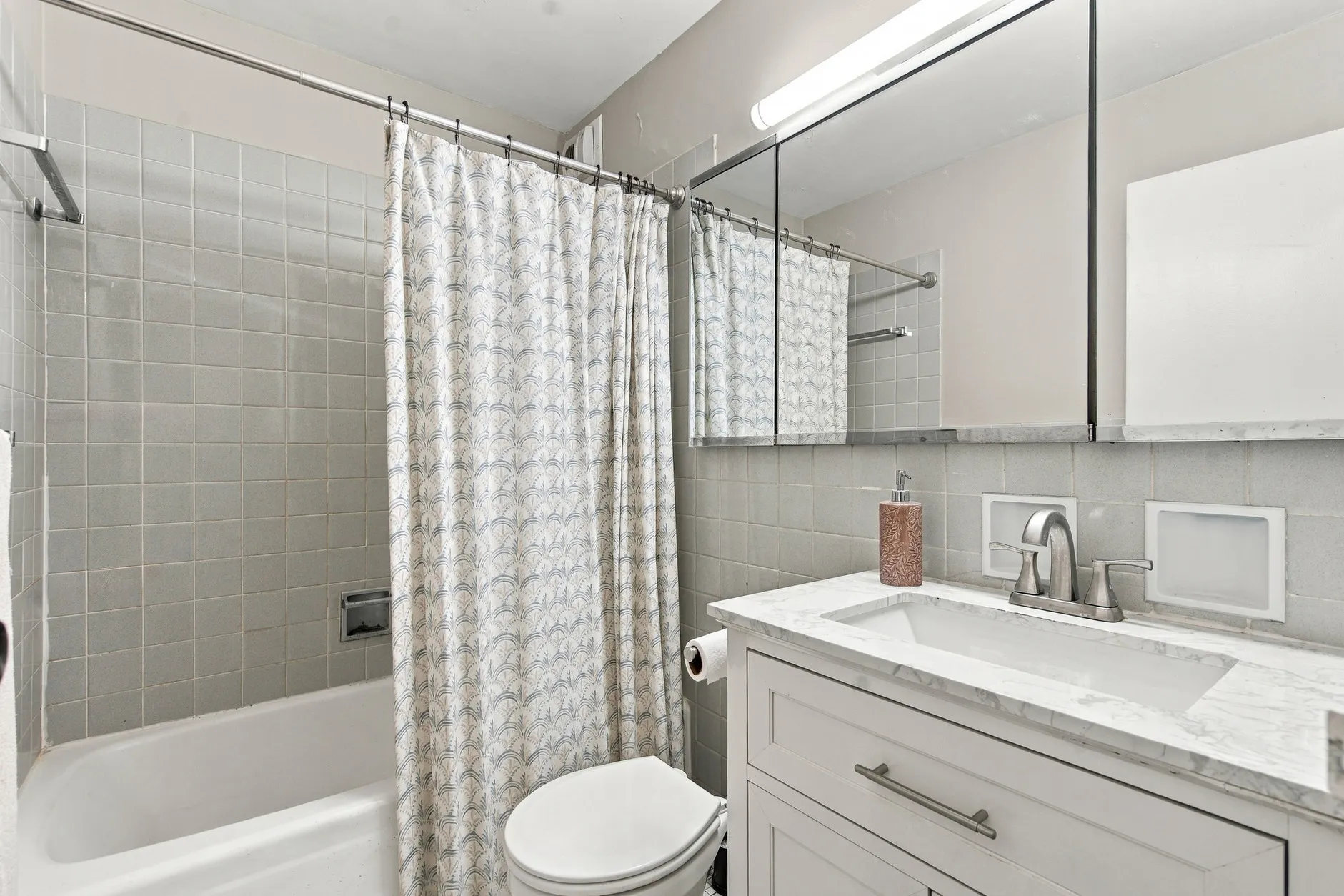 3550 N Lake Shore Dr   60657 60657-unit#207-Chicago-IL
