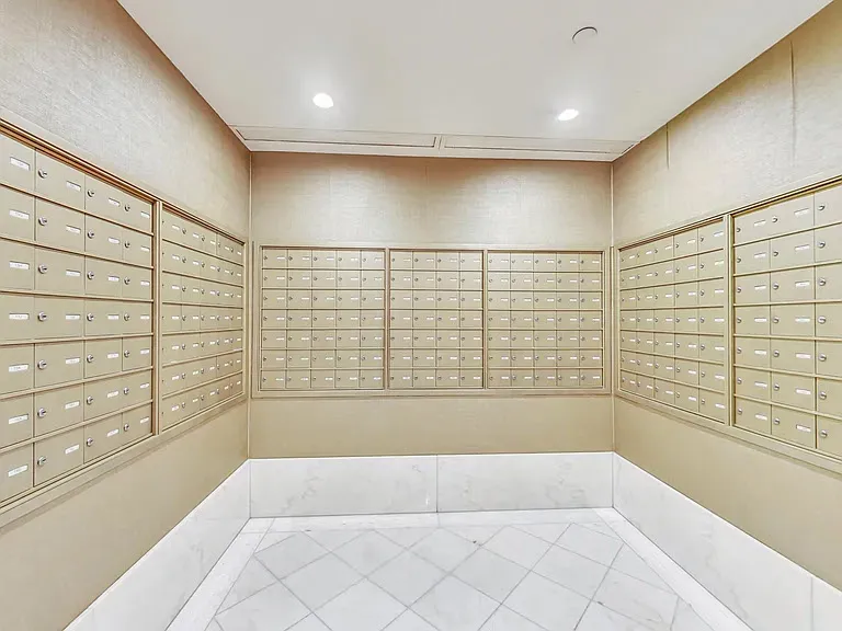 111 E Chestnut St 60611 60611-unit#18DE 2bed+-Chicago-IL