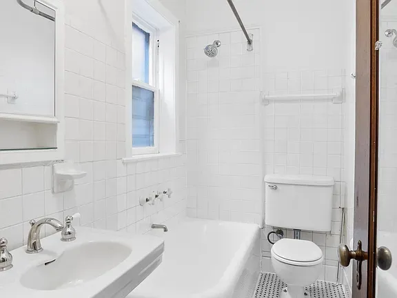 2342 N Spaulding Ave   60647 60647-unit#204-Chicago-IL