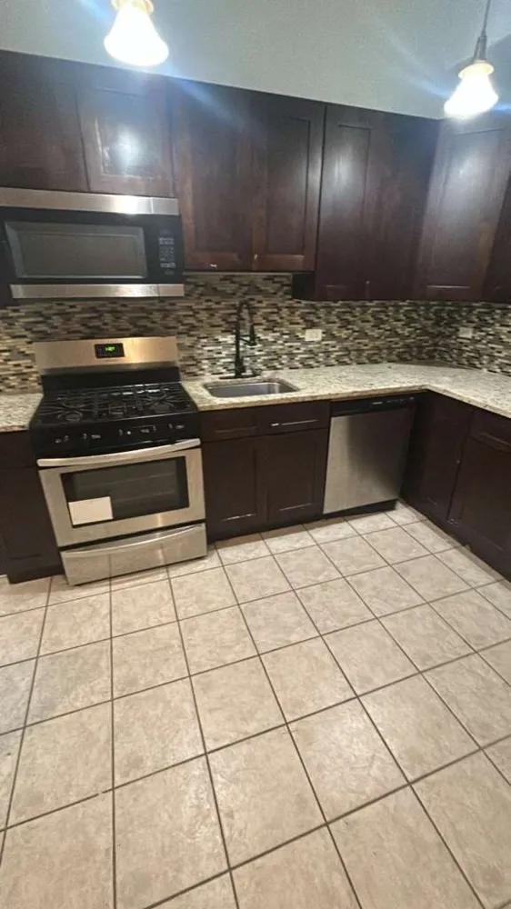 7554 S Essex Ave 60649 60649-unit#G-Chicago-IL
