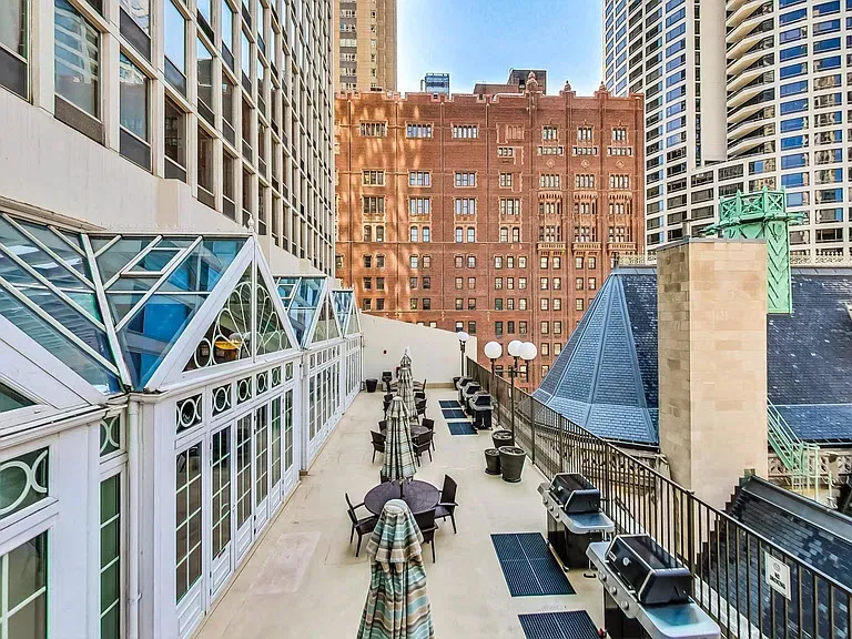 111 E Chestnut St 60611 60611-unit#18DE 2bed+-Chicago-IL