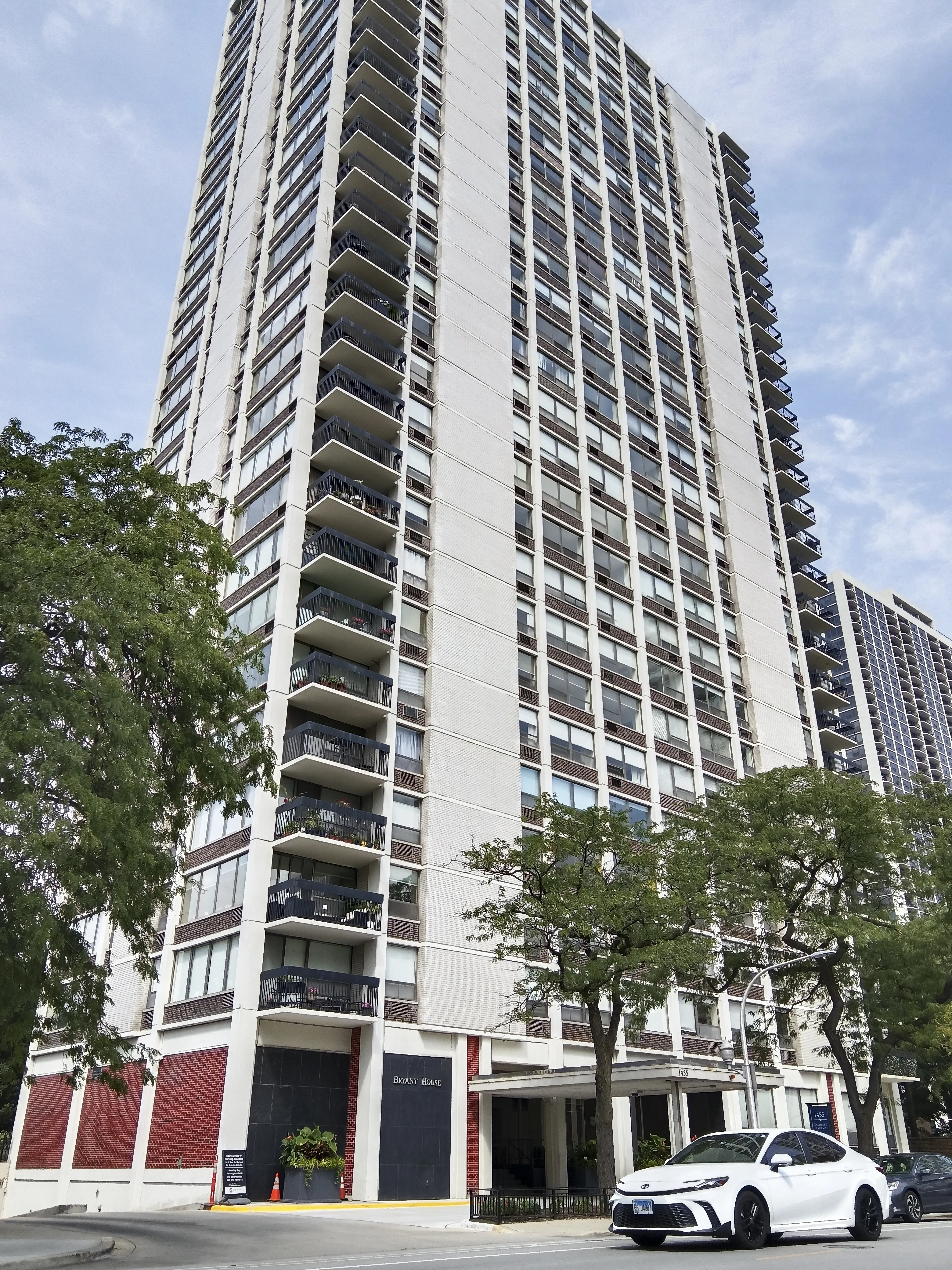 1455 N Sandburg Terrace 60610 60610-unit#404-Chicago-IL