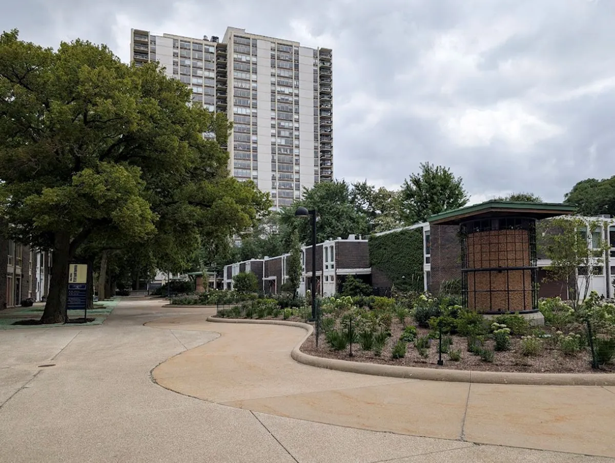 1455 N Sandburg Terrace   60610 60610-unit#404-Chicago-IL