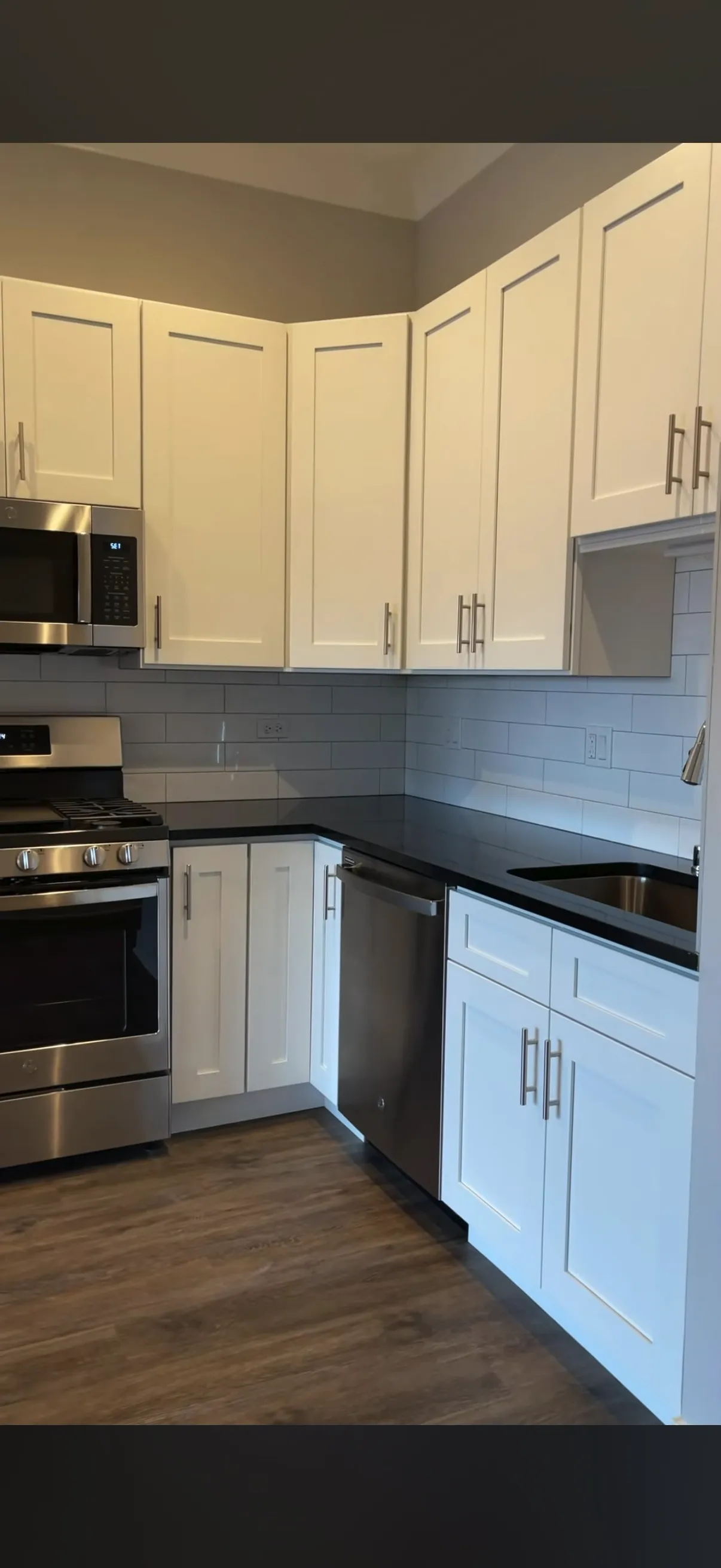 927 W Irving Park Rd   60613 60613-Chicago-IL