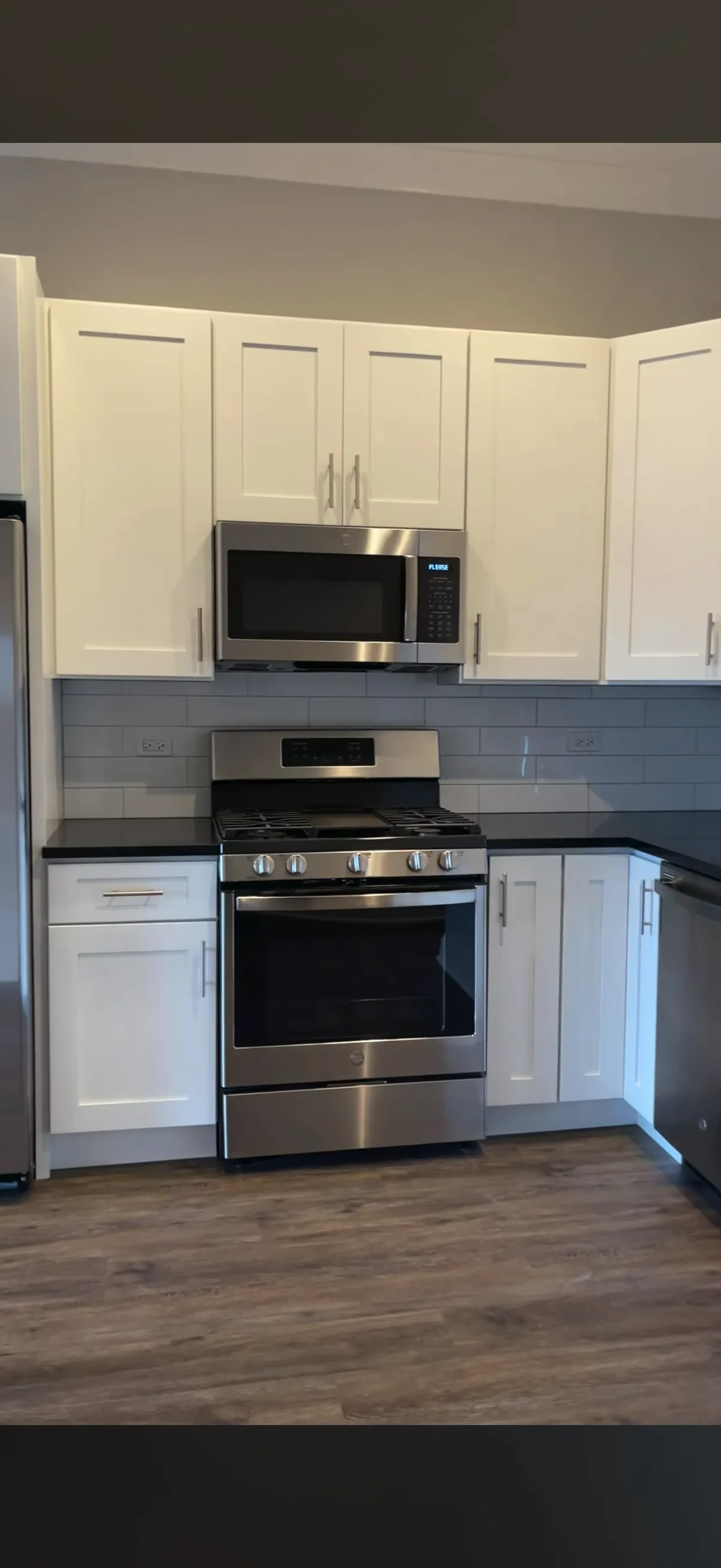 927 W Irving Park Rd   60613 60613-Chicago-IL