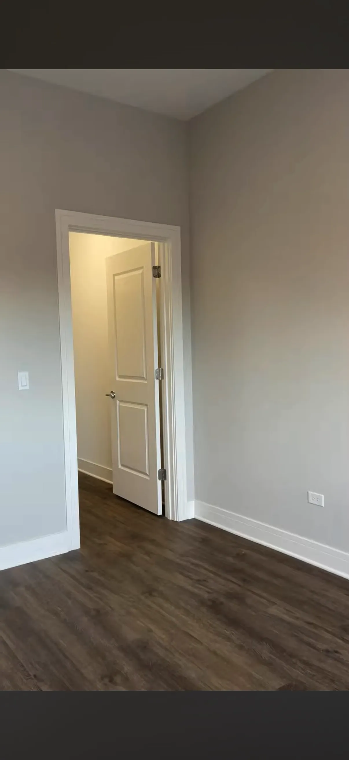 927 W Irving Park Rd   60613 60613-Chicago-IL