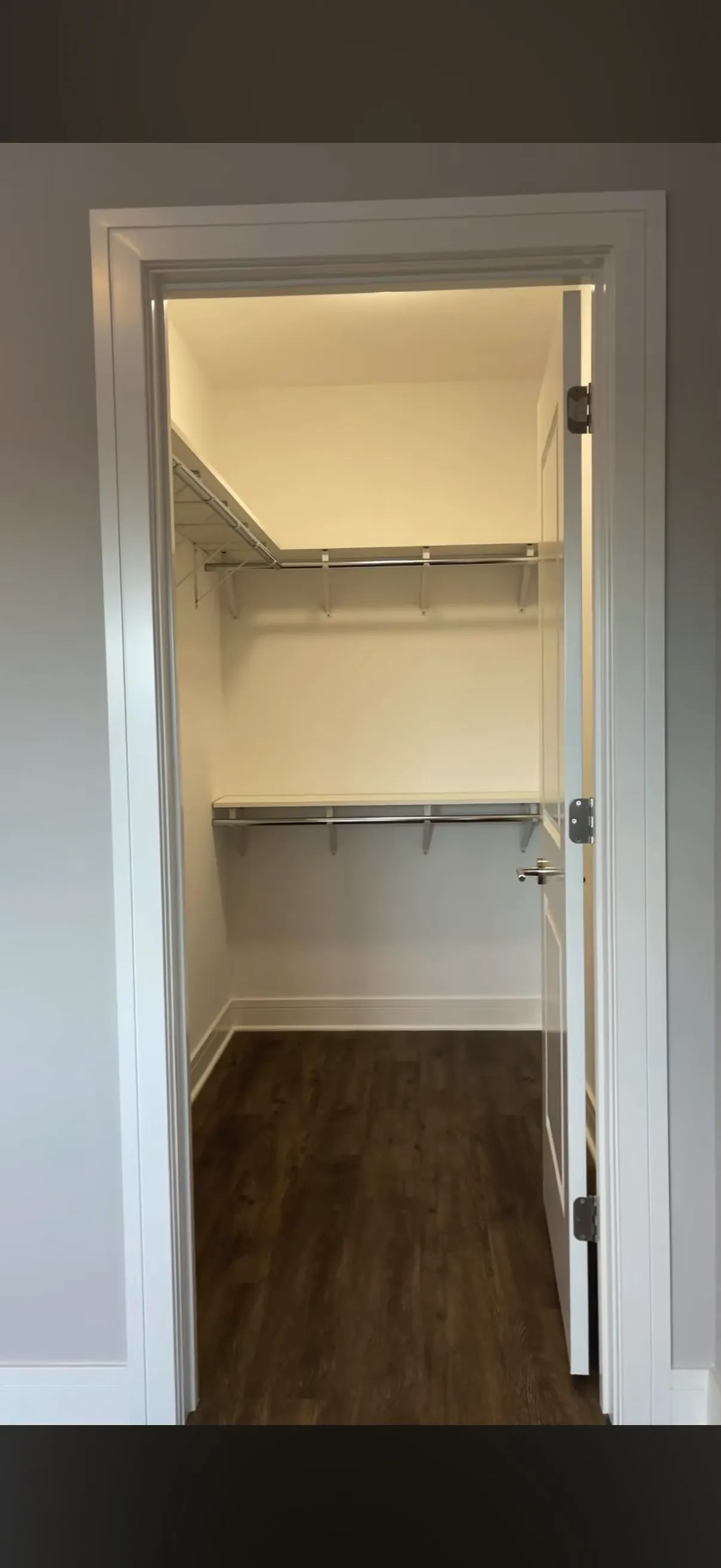 927 W Irving Park Rd   60613 60613-Chicago-IL