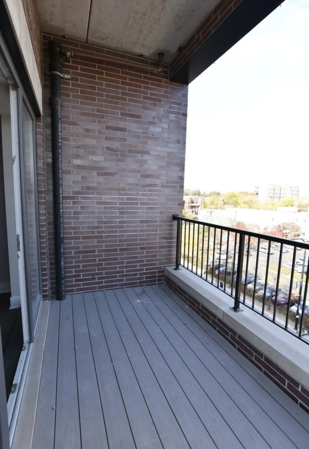 927 W Irving Park Rd   60613 60613-Chicago-IL