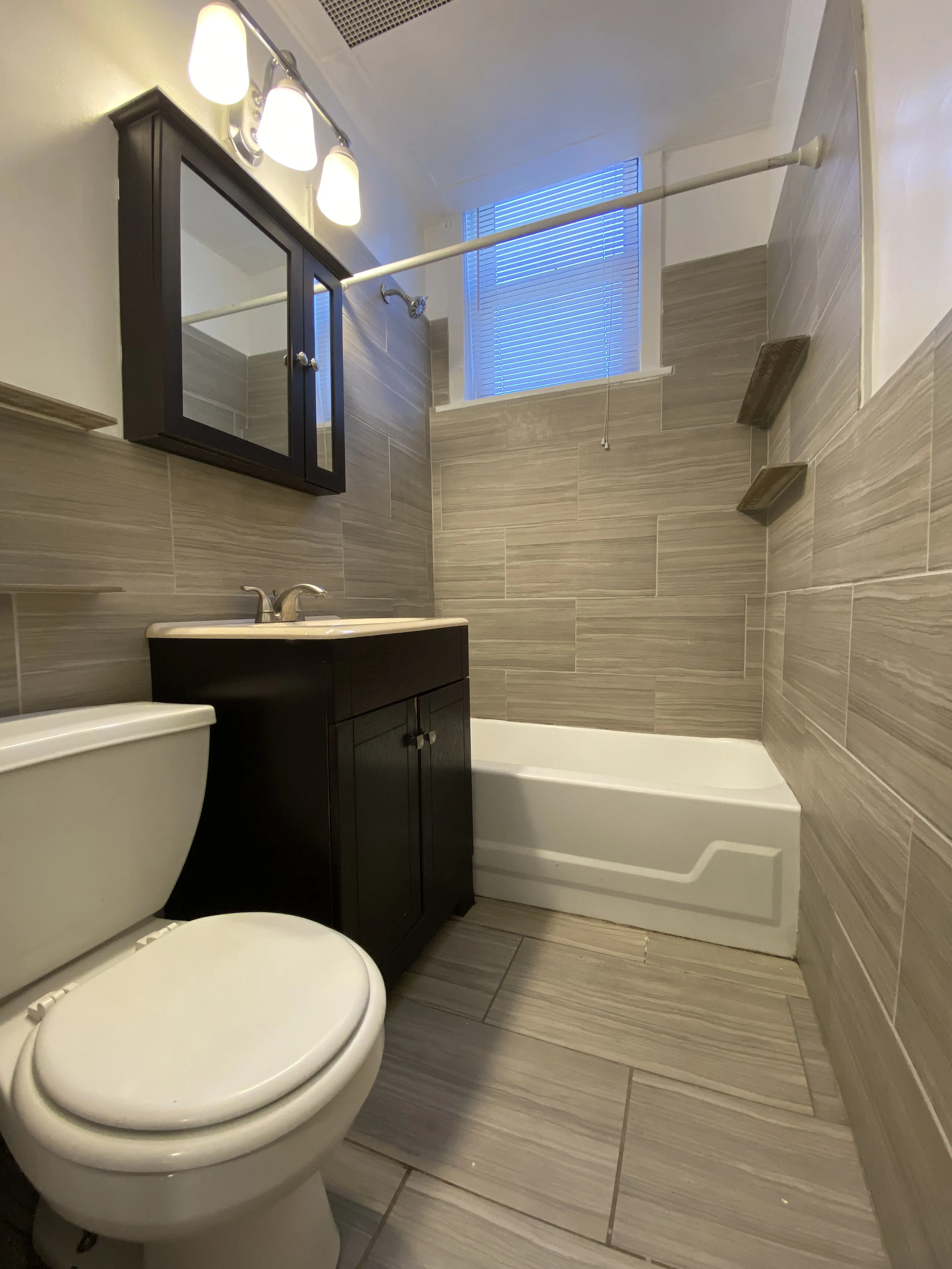 819 W Bradley Pl   60613 60613-unit#Garden-Chicago-IL