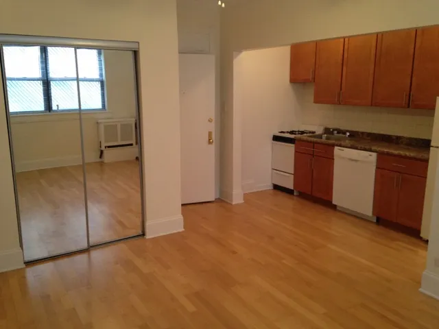 4440 N. Wolcott 60640-Ravenswood Vista Apartments-unit#104-Chicago-IL