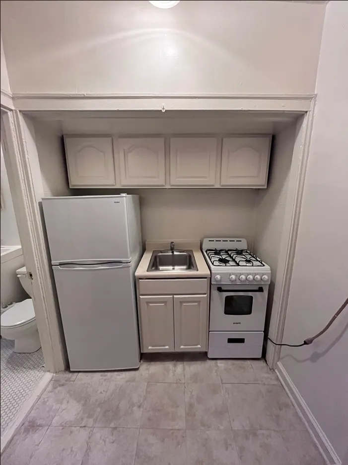 640 W Briar Pl   60657 60657-unit#105-Chicago-IL