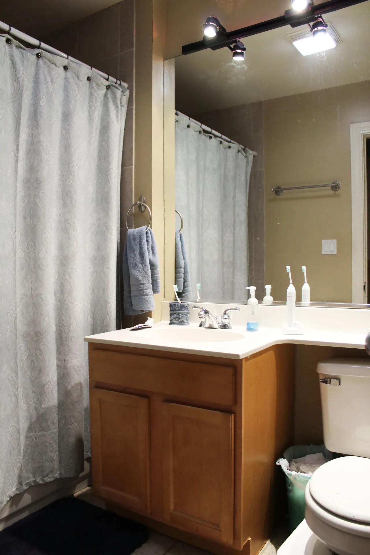 2940 N Clark St   60657 60657-Village II-unit#3H-Chicago-IL