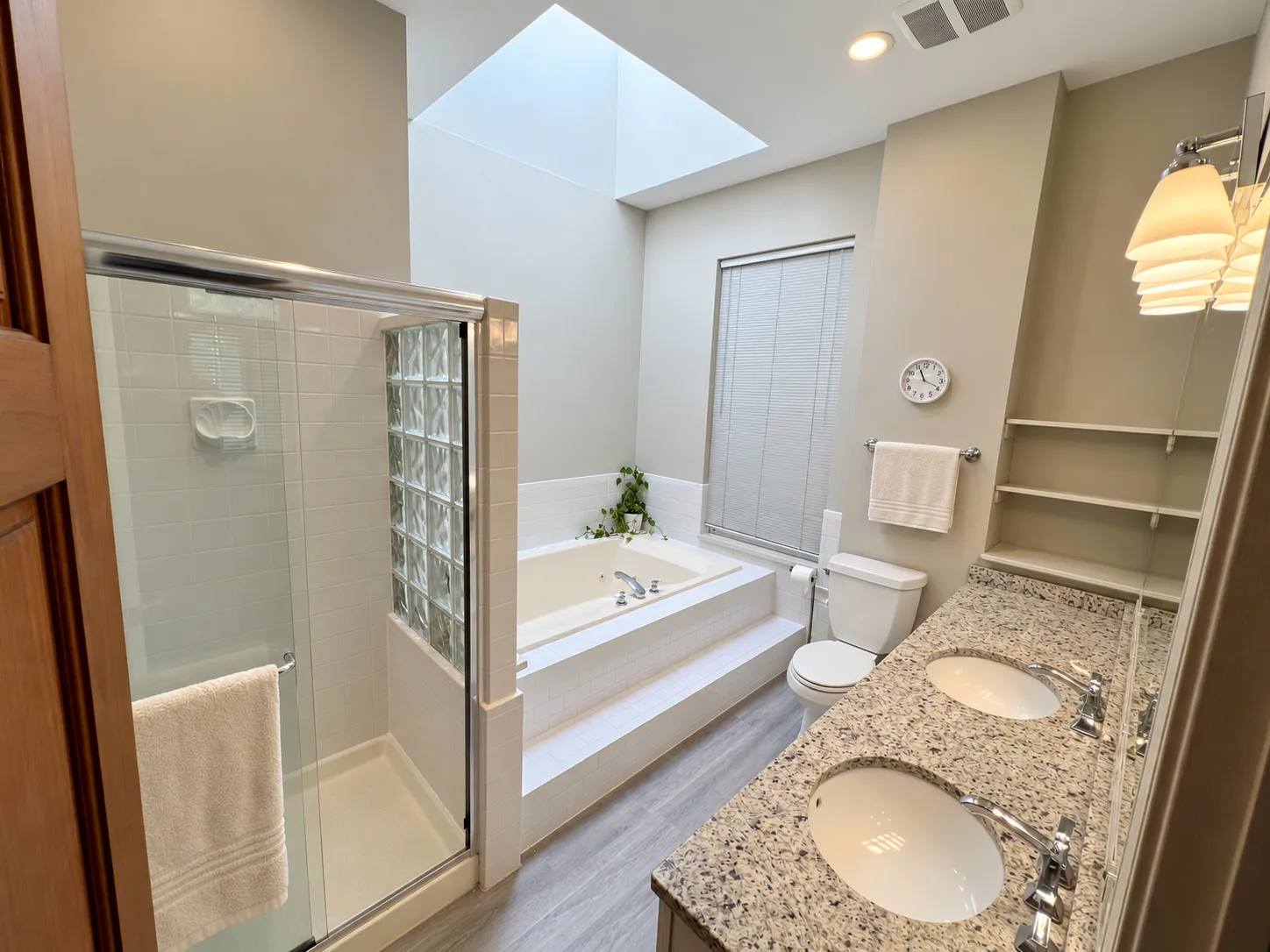 1923 N Howe St 60614 60614-Front house -unit#A-Chicago-IL