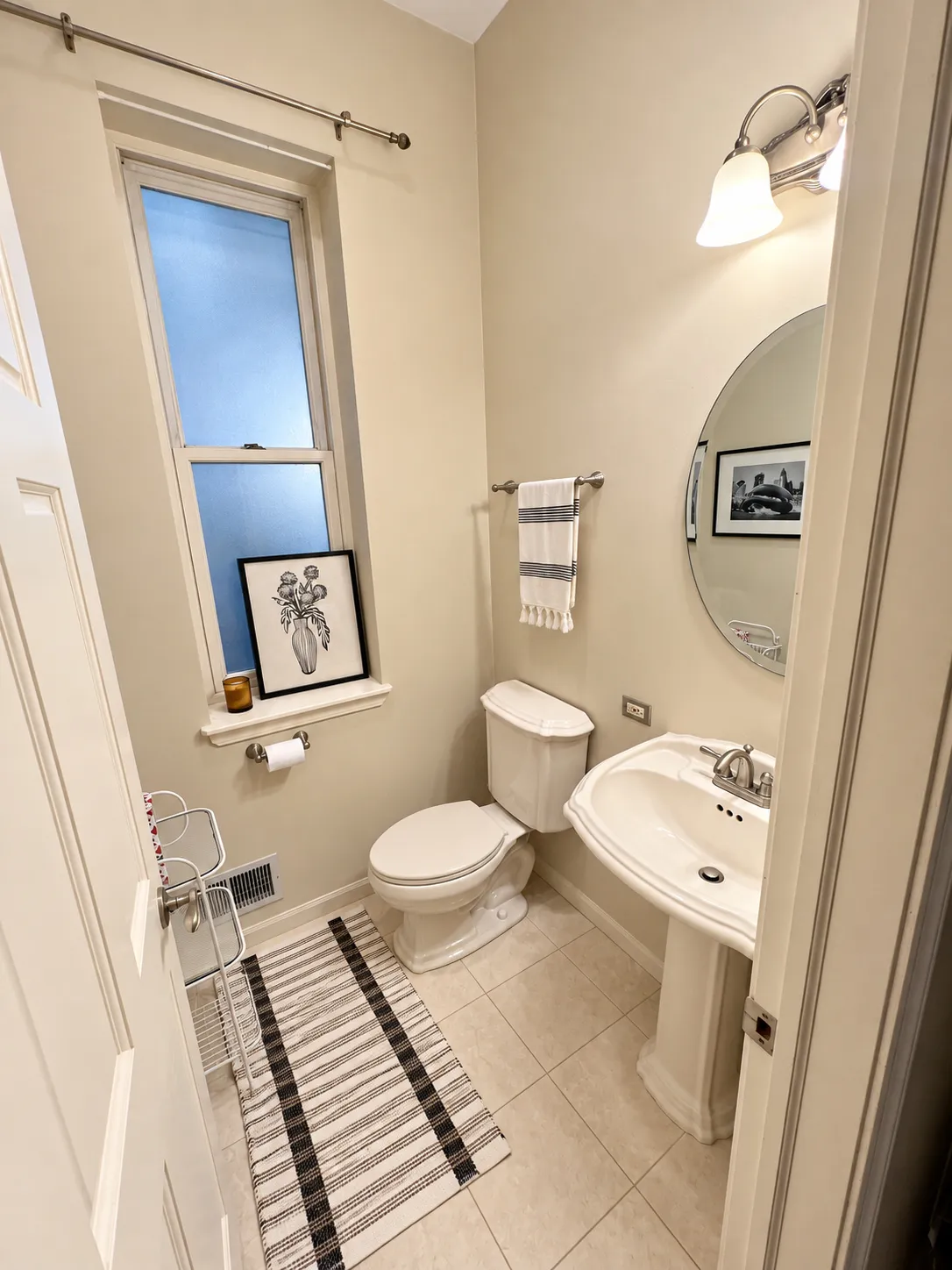 1923 N Howe St 60614 60614-Front house -unit#A-Chicago-IL