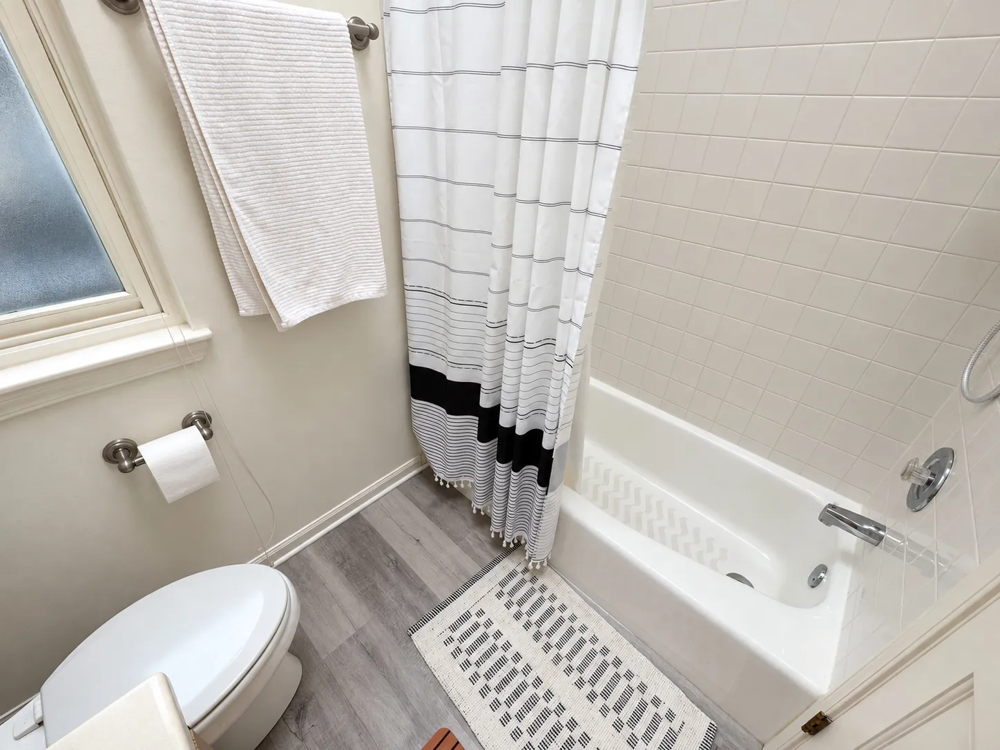 1923 N Howe St 60614 60614-Front house -unit#A-Chicago-IL