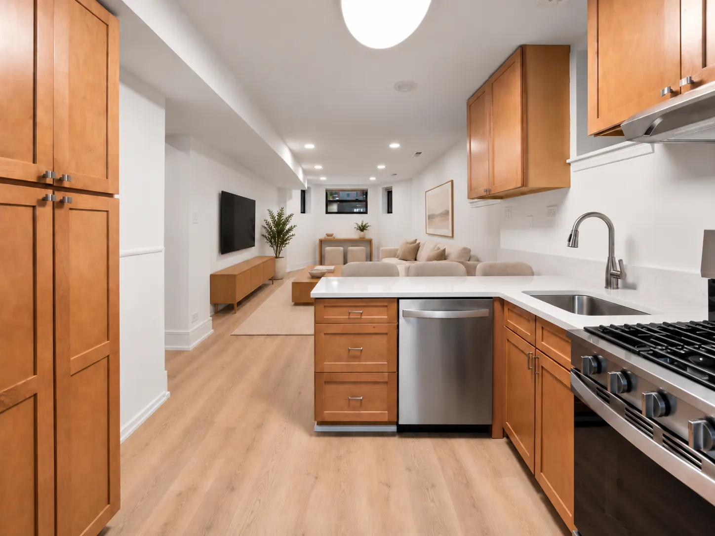 708 W Buckingham Pl 60657 60657-unit#G-Chicago-IL