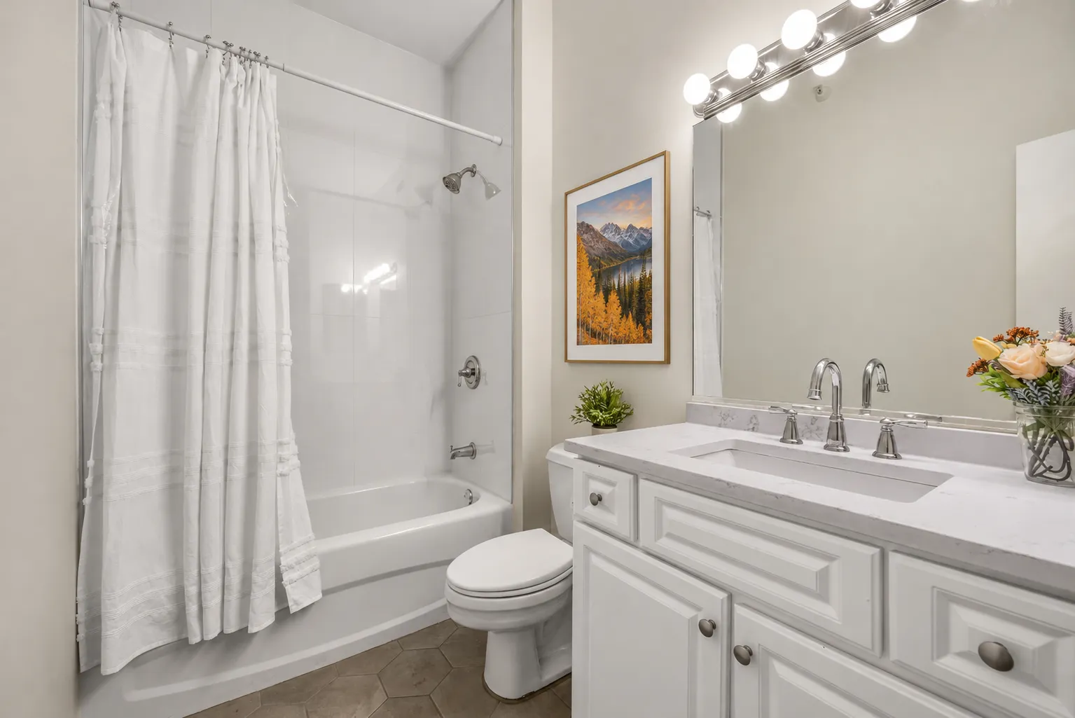 1200 W Montrose Ave   60613 60613-unit#313-Chicago-IL