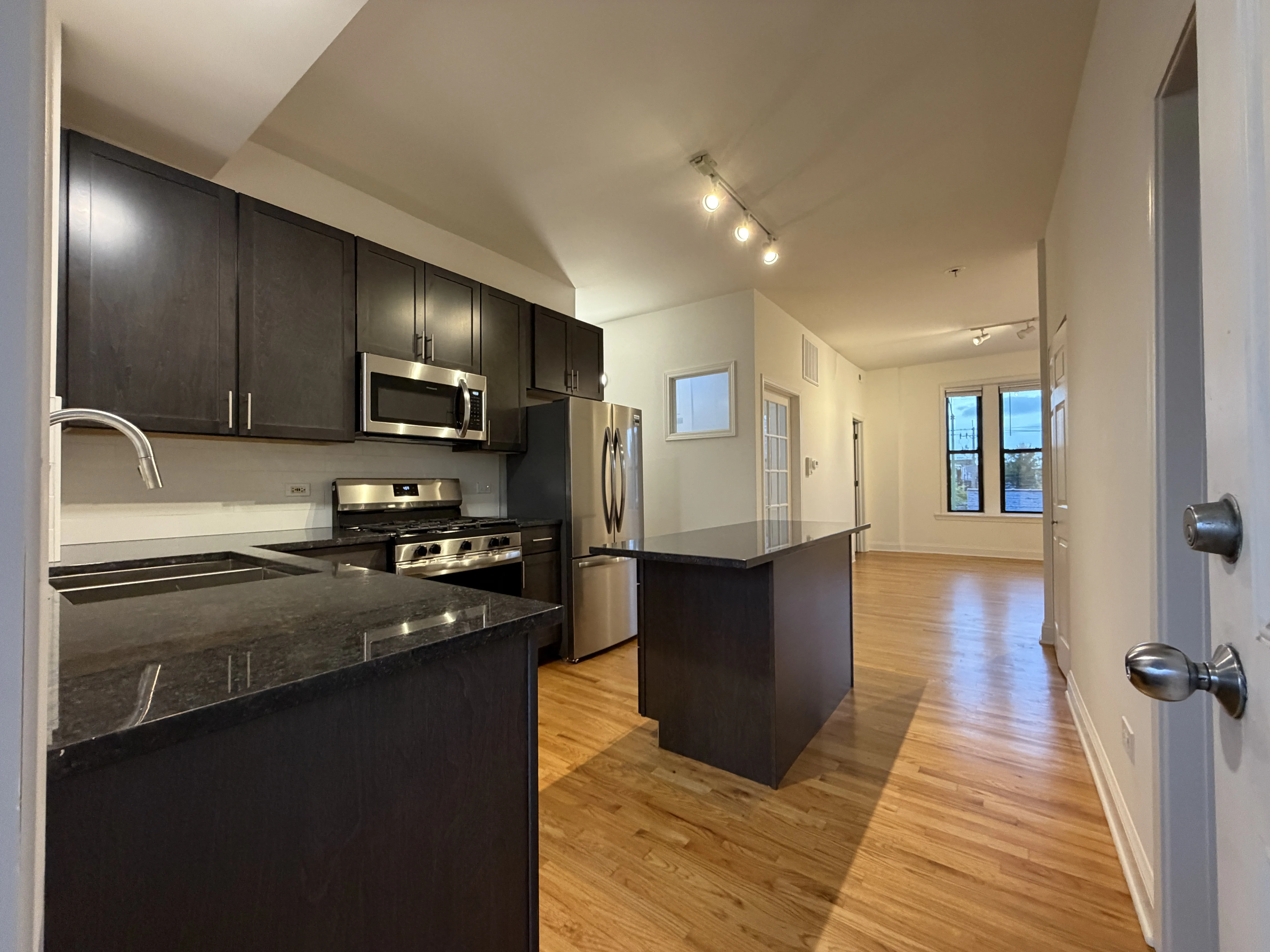 2951 W DIVERSEY AVE 60647-Diversey Sacramento-unit#2-Chicago-IL
