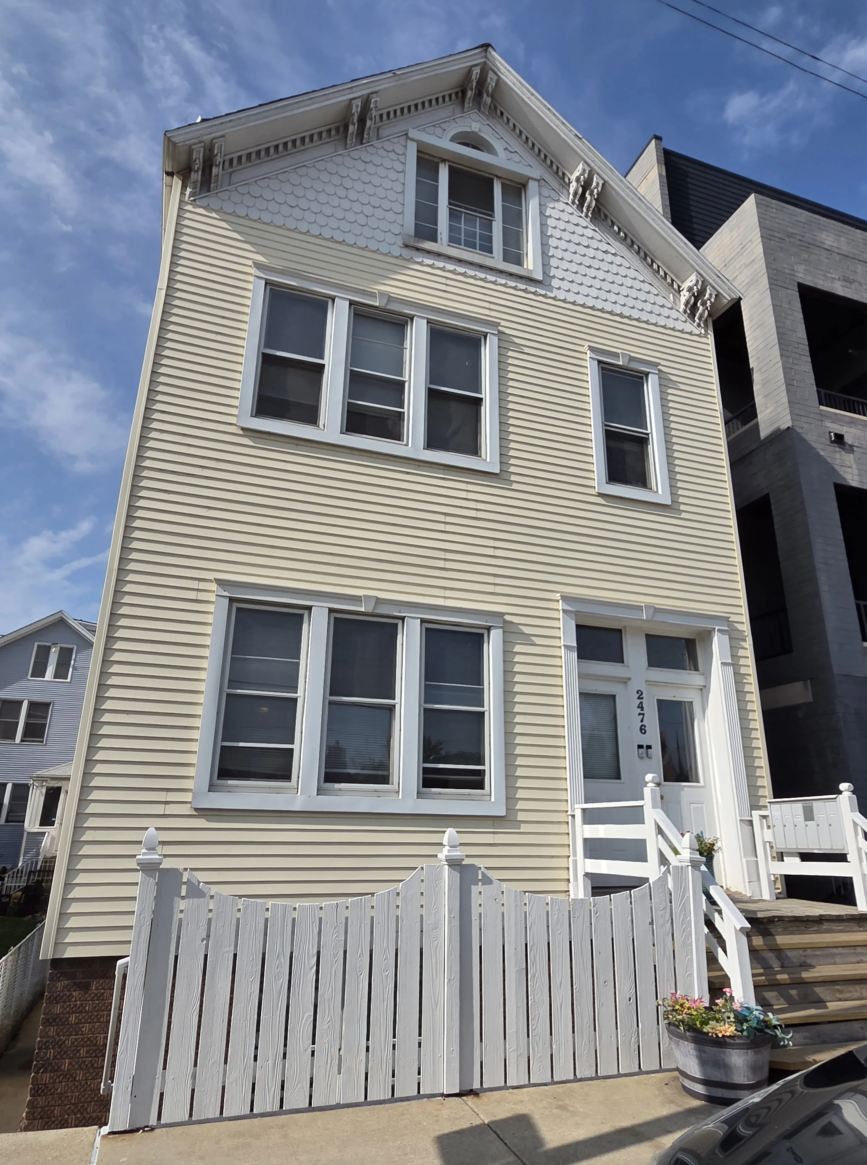 2476 N Clybourn Ave 60614-unit#1F-Chicago-IL
