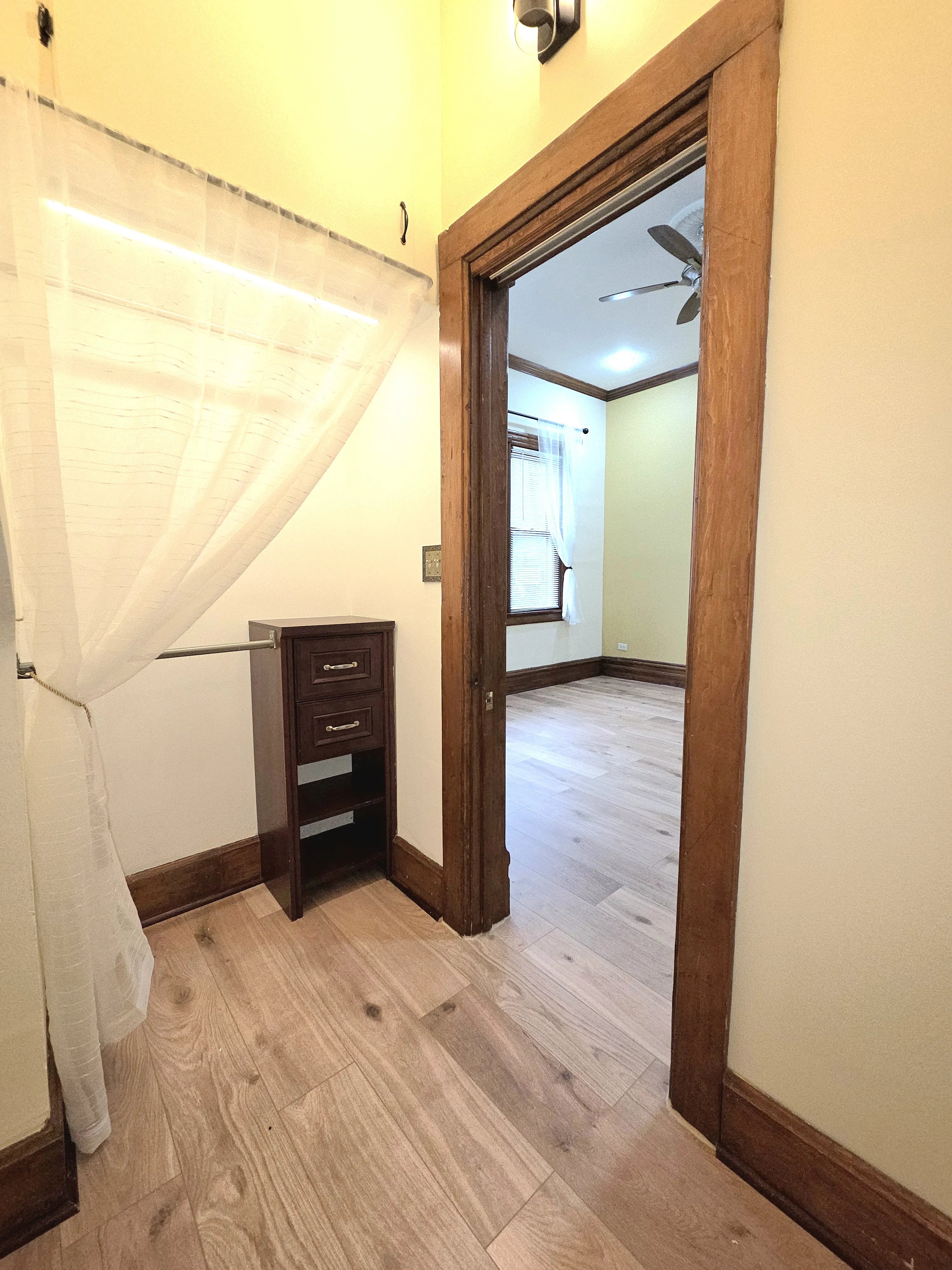 2476 N Clybourn Ave 60614-unit#1F-Chicago-IL