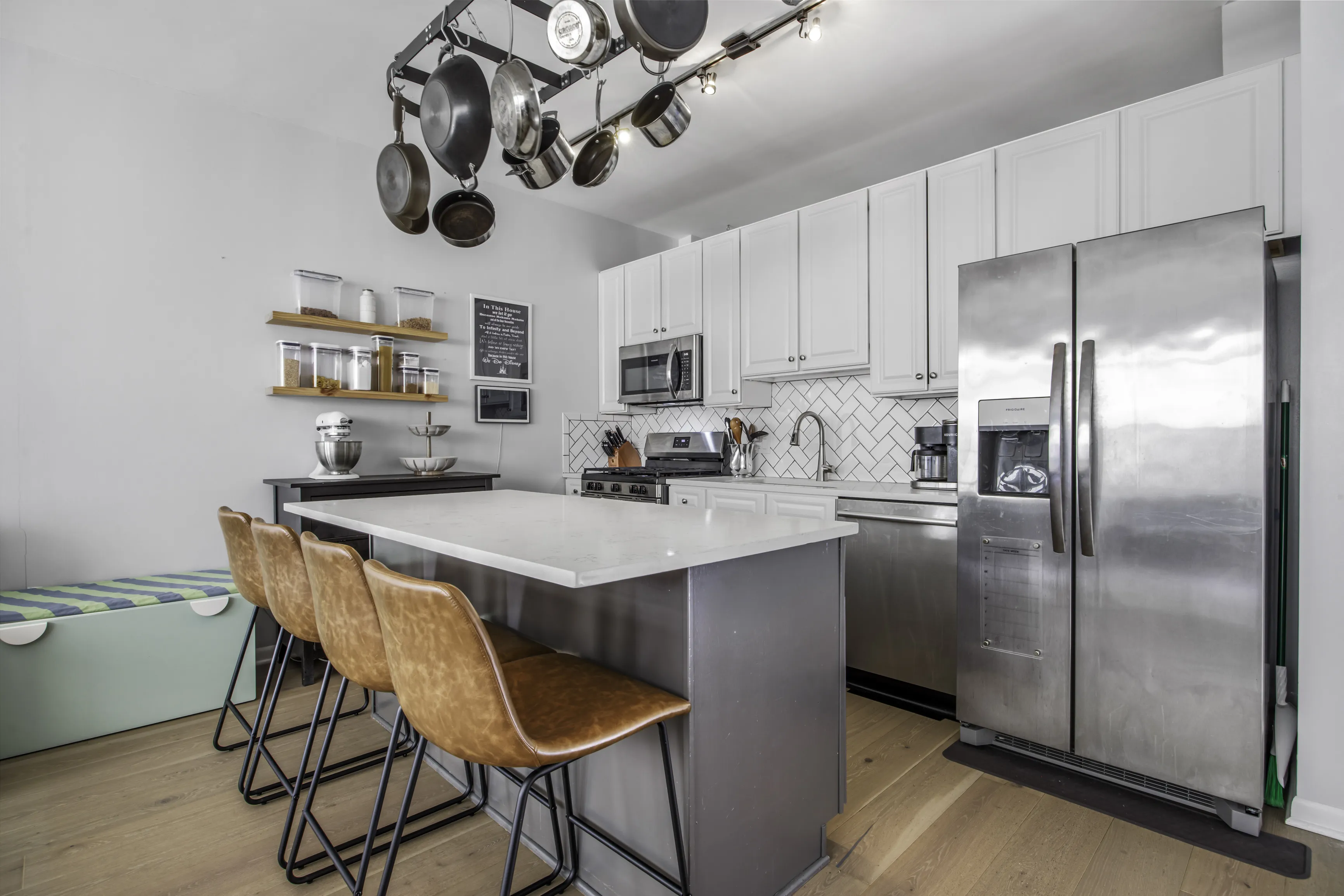 1200 W Montrose Ave   60613 60613-unit#313-Chicago-IL