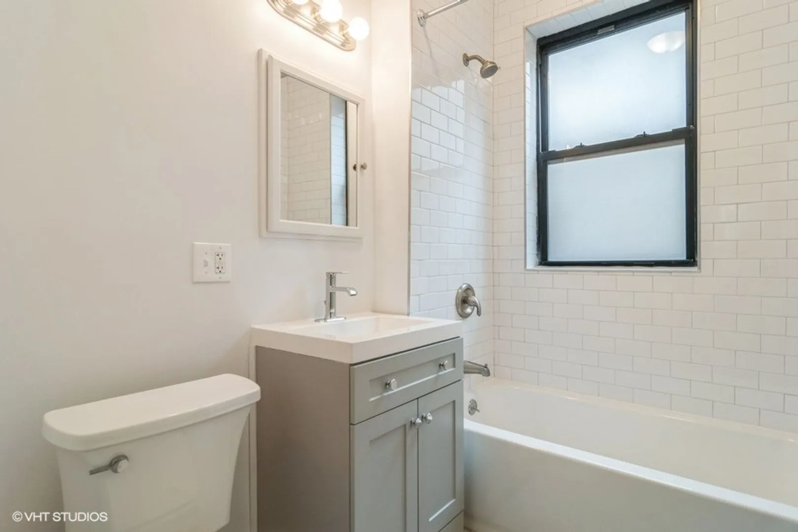 2418 N Sawyer Ave   60647 60647-unit#2W-Chicago-IL