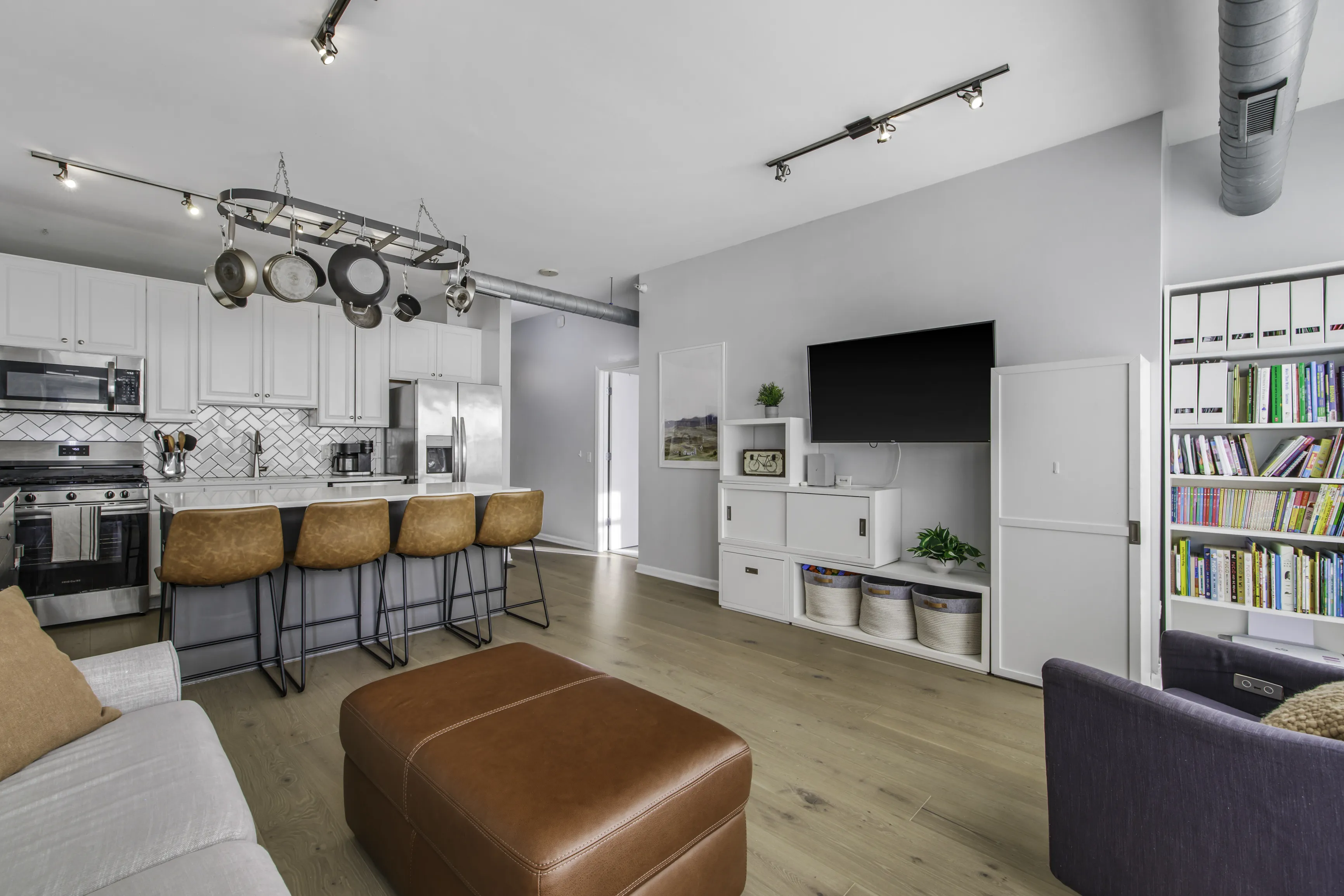 1200 W Montrose Ave   60613 60613-unit#313-Chicago-IL