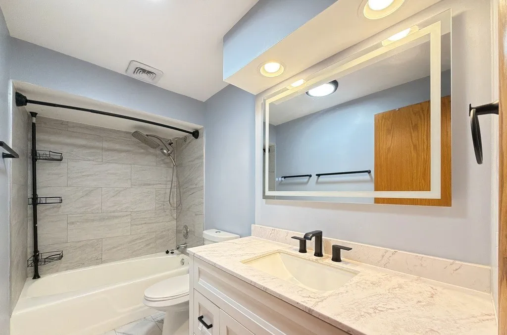 4928 N Lester Ave   60630 60630-unit#2A-Chicago-IL